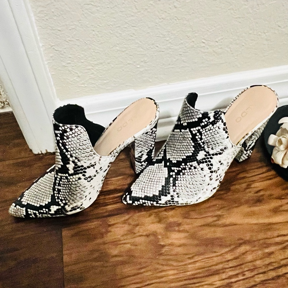 Snakeskin Patterned Women's Mules